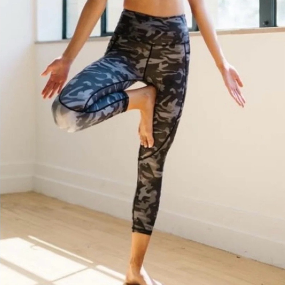 Zyia Black Camo Metallic Pocket High Rise Capri Leggings